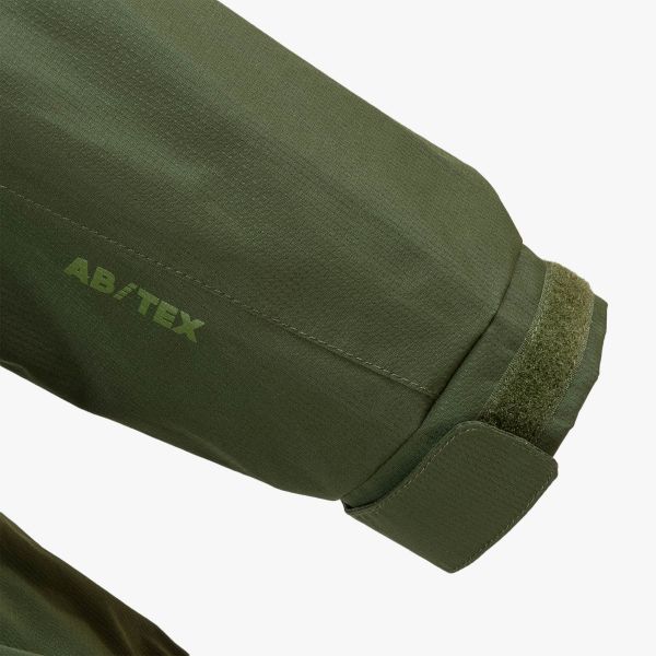 angle shot of highlander kerrera jacket with adjustable cuff and ab-tex label on sleeve